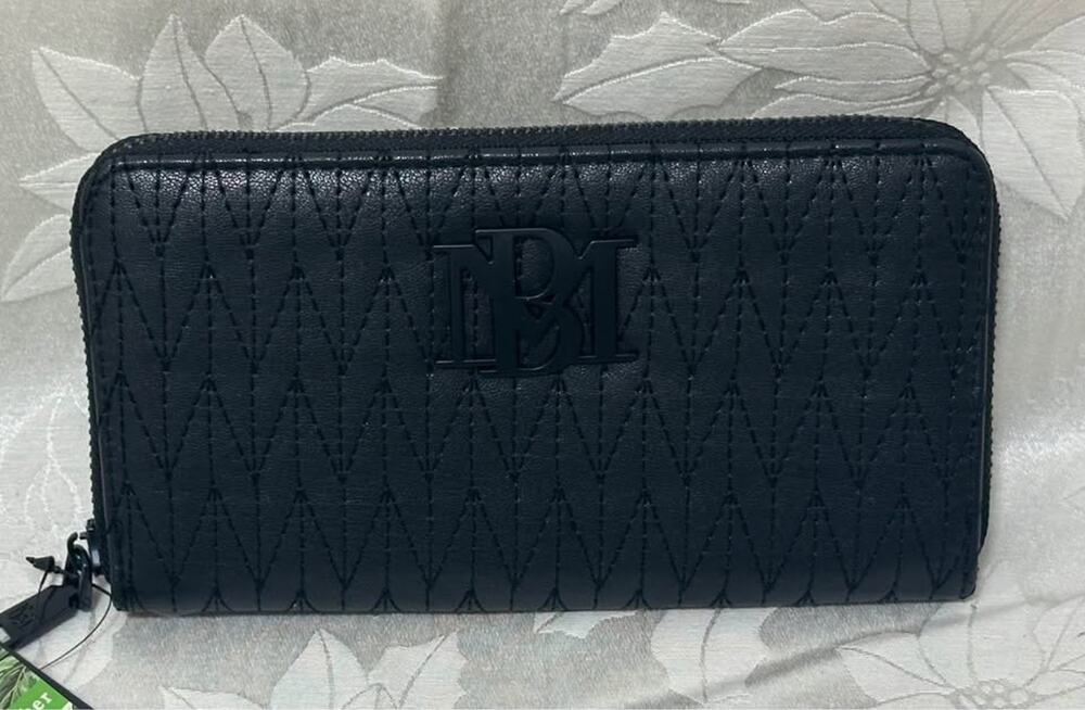 Badgley Mischka Black Quilted Wallet with Phone Holder. B133